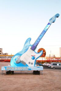 Guitarra outdoor anunciando Rock In Rio em Las Vegas